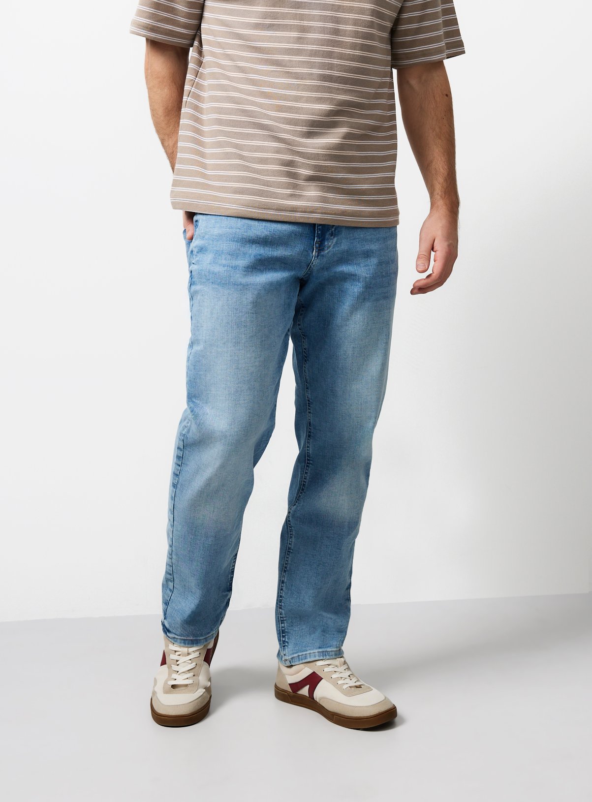 Light Wash Free Fit Straight Leg Jeans 36L - Image 2 thumbnail